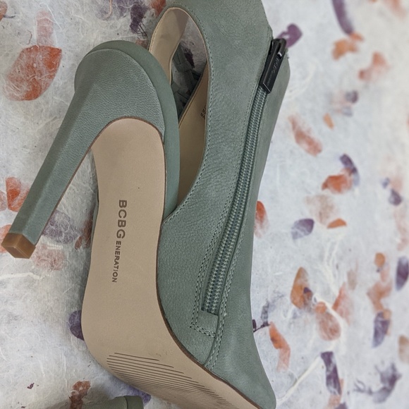 BCBG Shoes - Picture 3 of 4